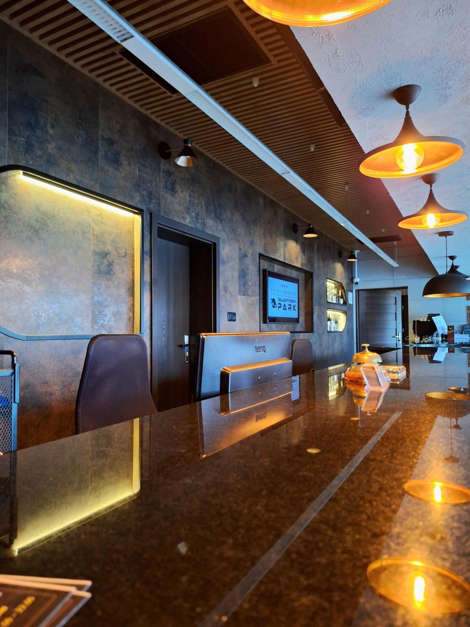 Hotel Dworski Galaktyczny Park Warzymice Extérieur photo