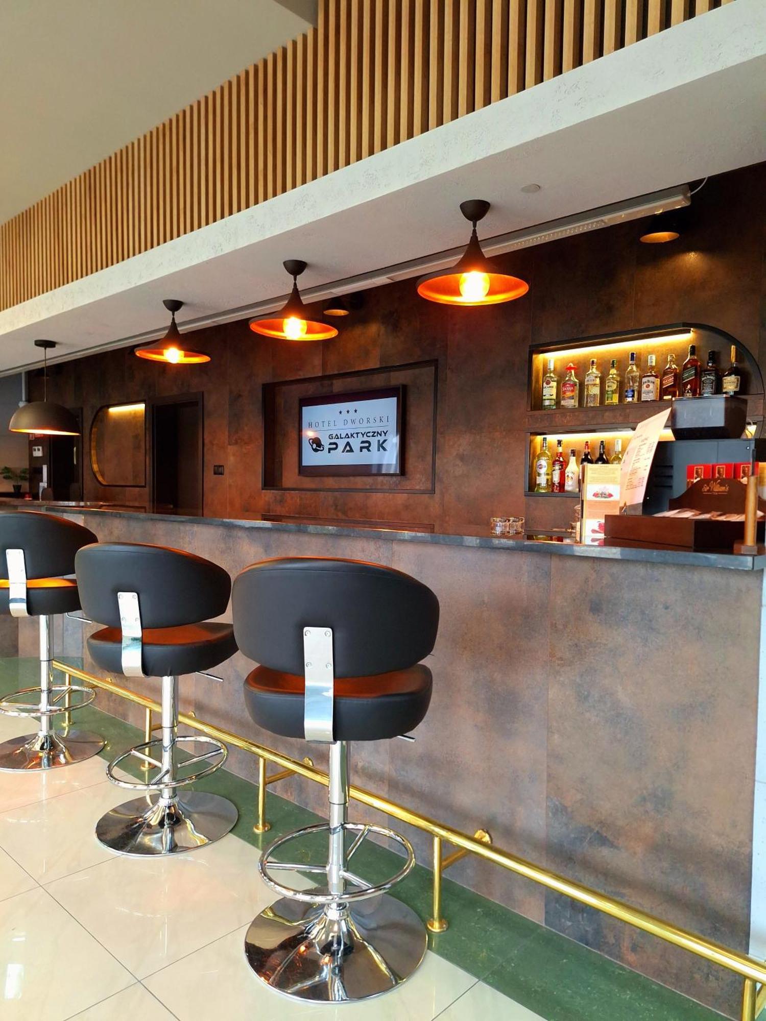 Hotel Dworski Galaktyczny Park Warzymice Extérieur photo