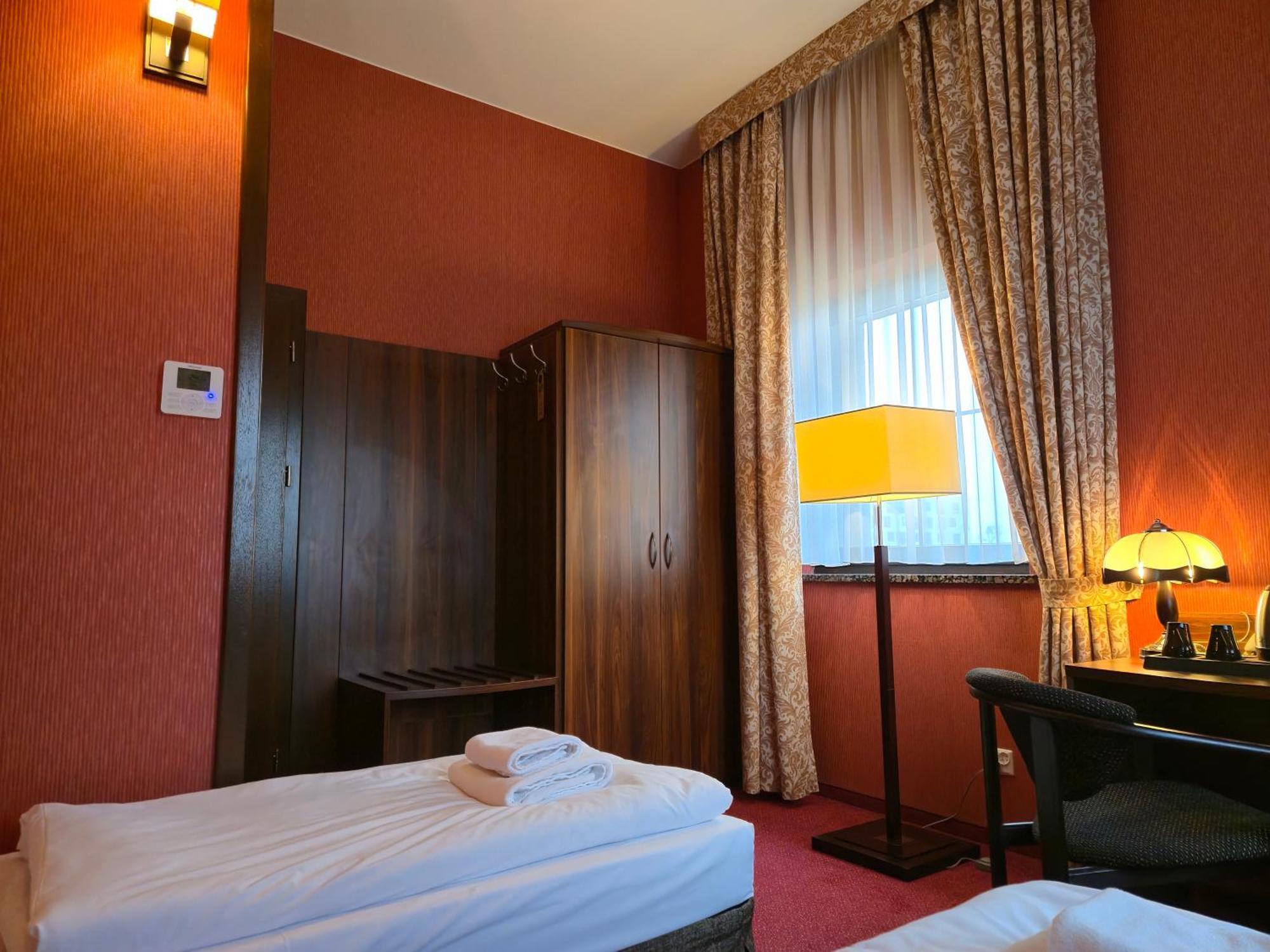 Hotel Dworski Galaktyczny Park Warzymice Extérieur photo