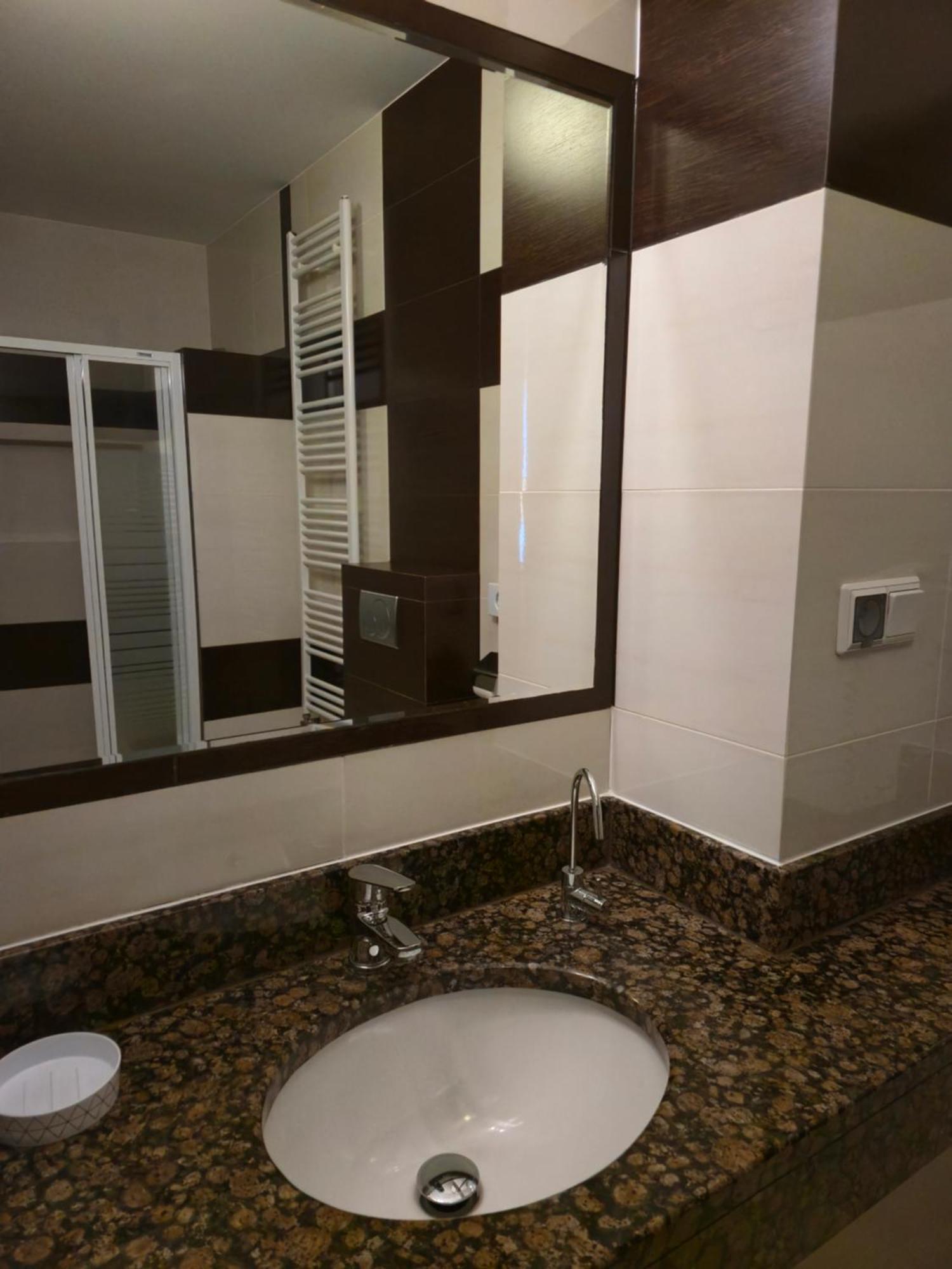 Hotel Dworski Galaktyczny Park Warzymice Extérieur photo
