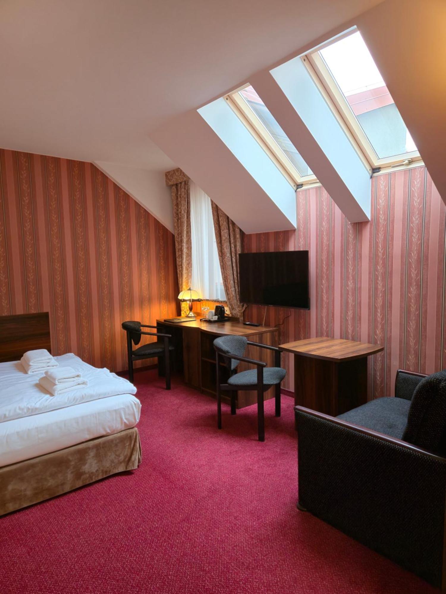Hotel Dworski Galaktyczny Park Warzymice Extérieur photo