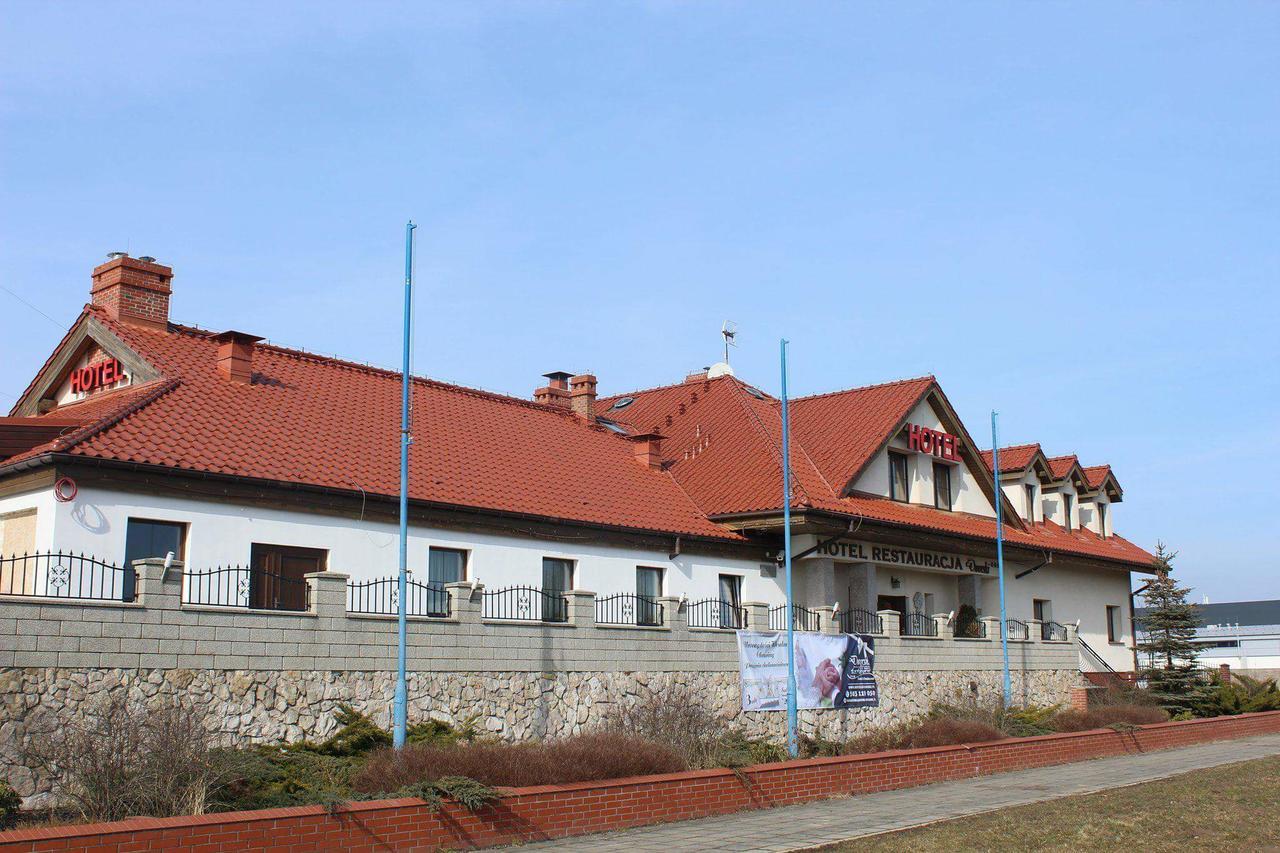 Hotel Dworski Galaktyczny Park Warzymice Extérieur photo